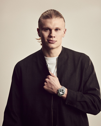 Erling Haaland Chronomat42 Ab0158101A1A1 White 02 195 Rgb.jpg(1)
