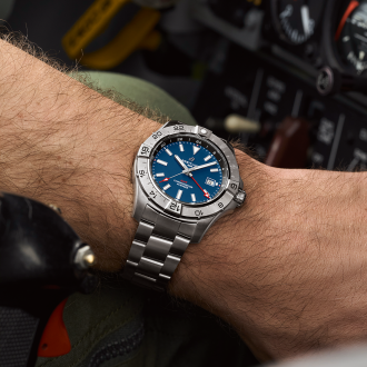 1x1 20230809 Breitling Avenger WS Auto GMT 44 Steel 0991 RVB