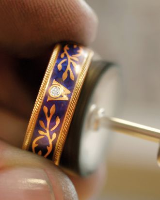 1080x1350 Wellendorff Ring Vergissmeinnicht Polieren